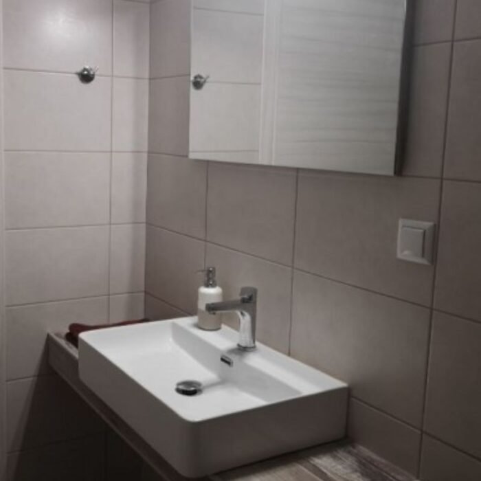 Modern Sinks and Faucets - Image 1